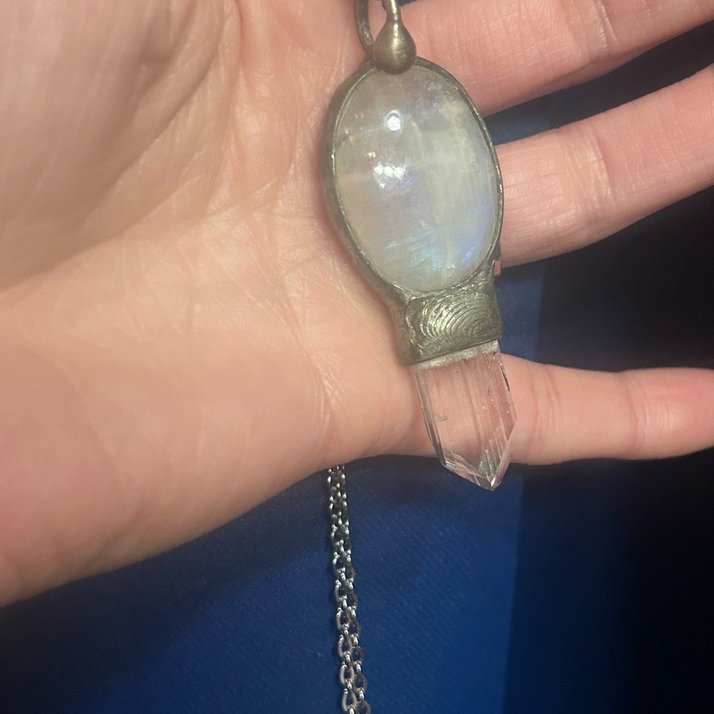 Elegant Silver and Crystal moonstone Pendant Necklace - Picture 5 of 5
